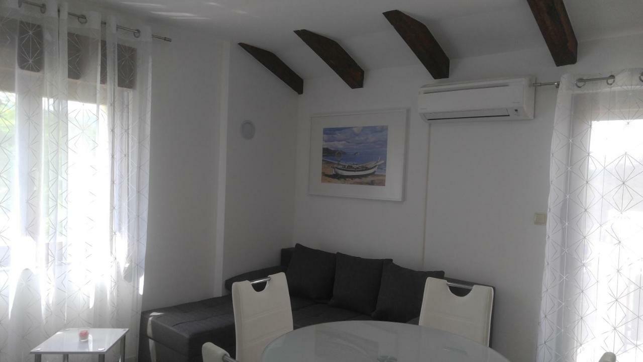 Apartmani Roberta Jurdani Exterior photo