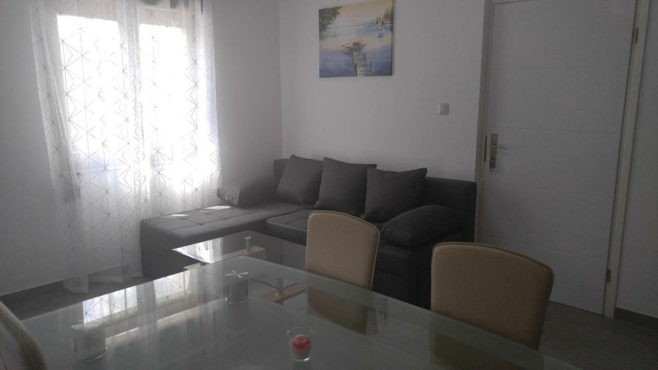 Apartmani Roberta Jurdani Exterior photo